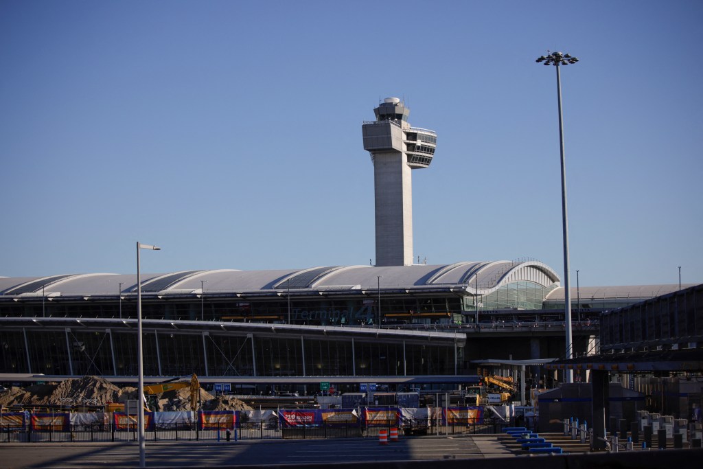JFK airport has nearly 23% of flights that experiencing delays.