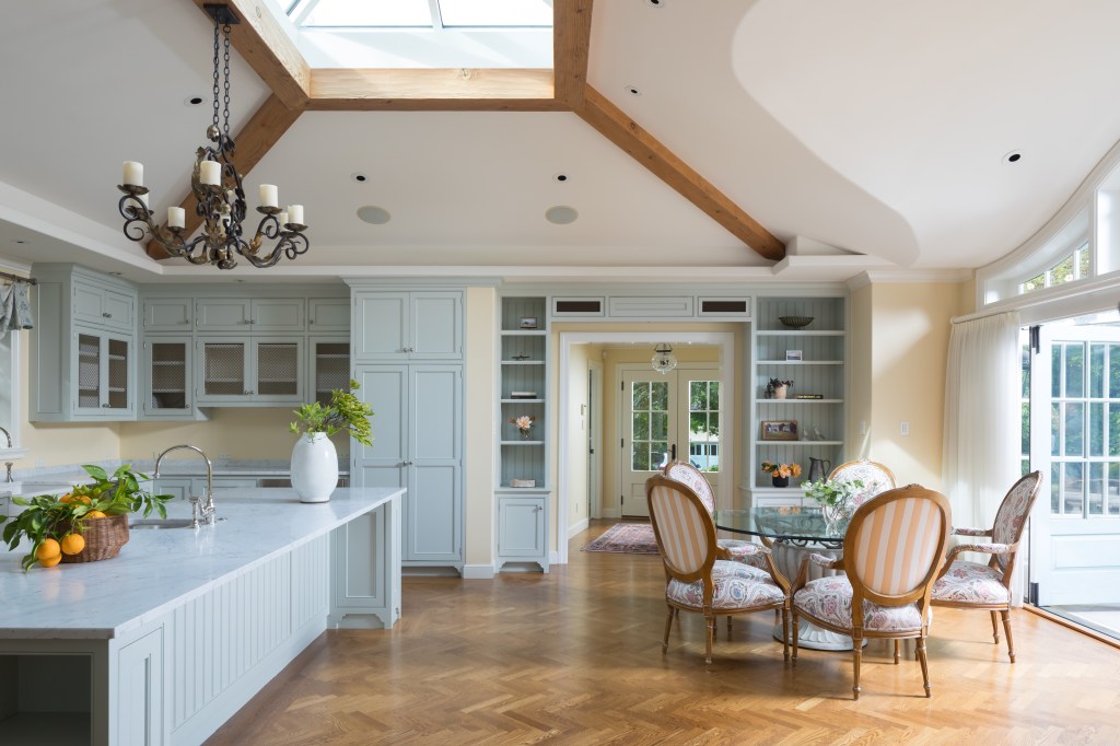 A view of the open floor plan with arched ceilings.