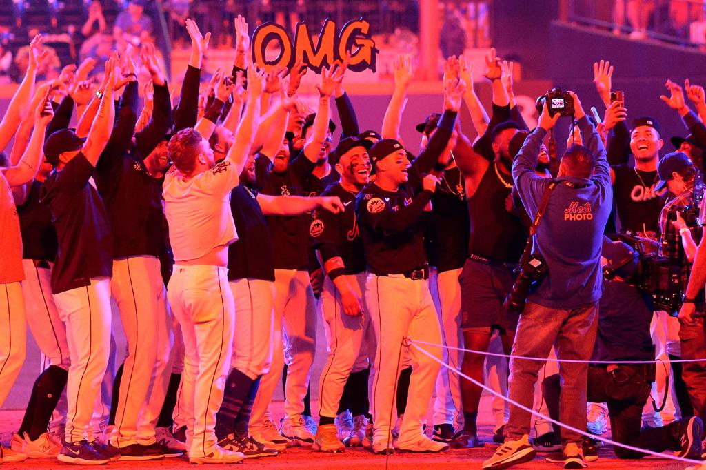 Jose Iglesias performed at Citi Field after the Mets' win Friday.