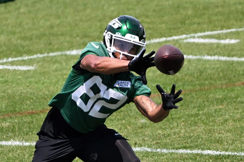 Jets's Xavier Gipson in football uniform catching a pass during practice at OTAs in Florham Park, NJ