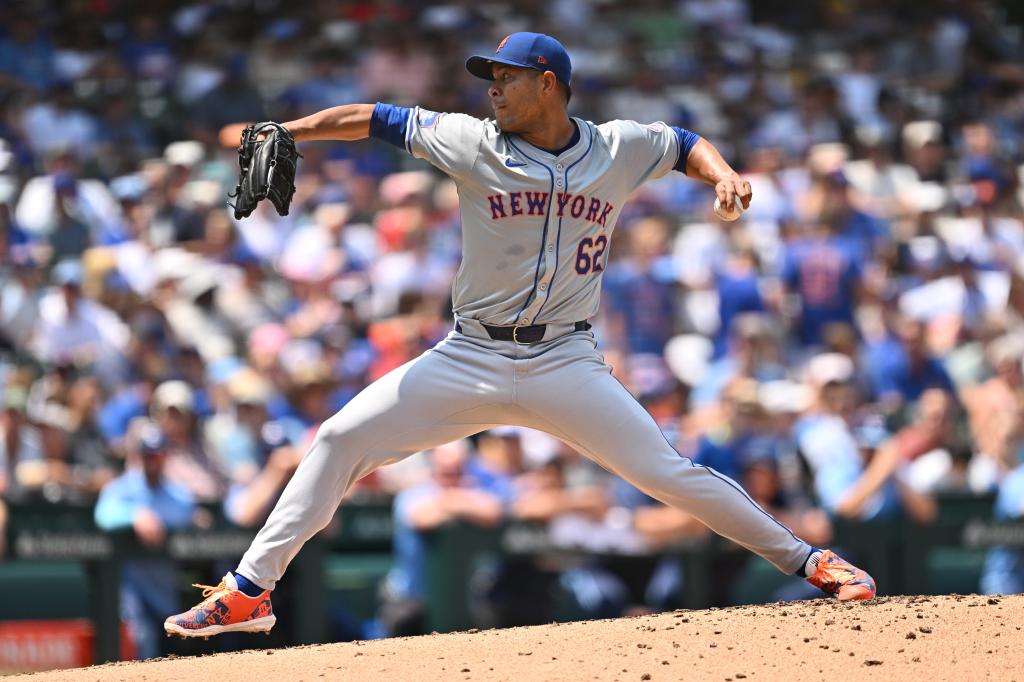 Jose Quintana #62 of the New York Mets pitches in the second inning against the Chicago Cubs.