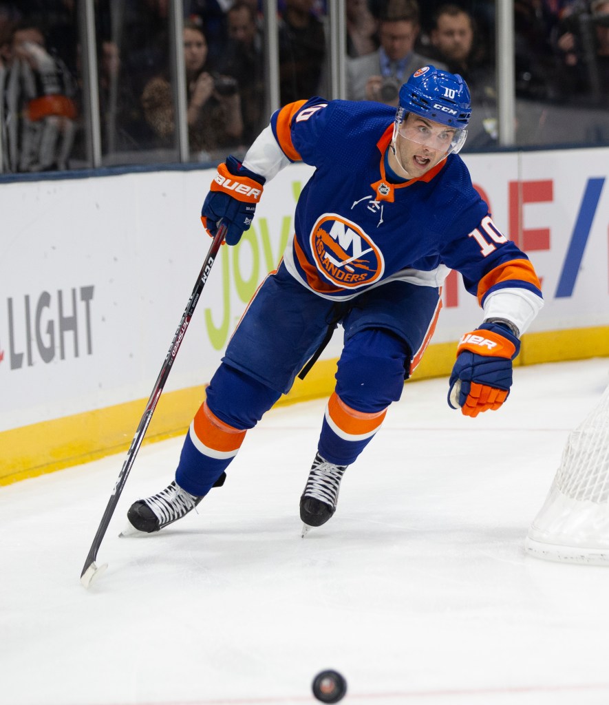 Derick Brassard with the Islanders in 2019.