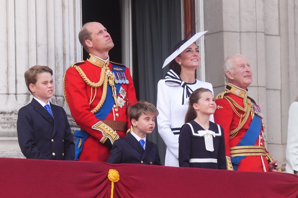 prince louis pulls faces next to his siblings and parents