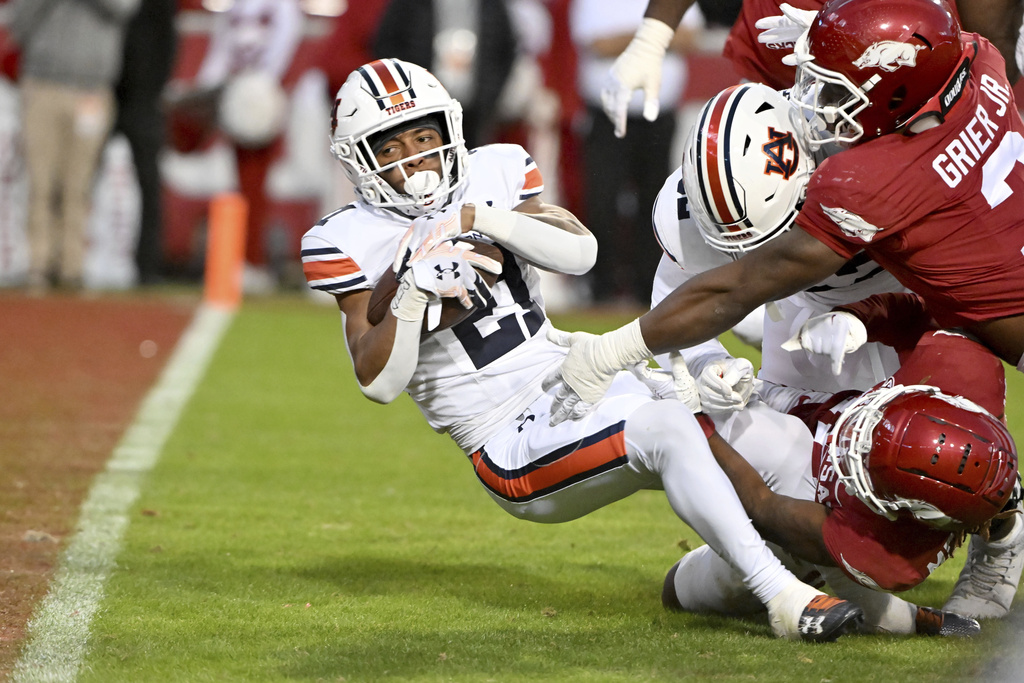 Brian Battie scores a touchdown against Arkansas last November.