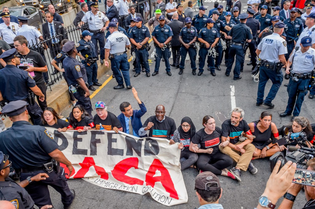 people protesting for DACA