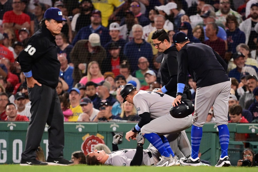 Anthony Rizzo remained on the ground after his collision at first base.