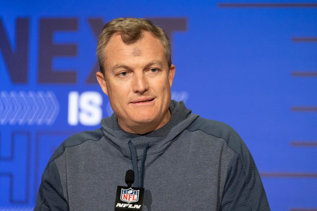 49ers general manager John Lynch has a tough call on his hand.