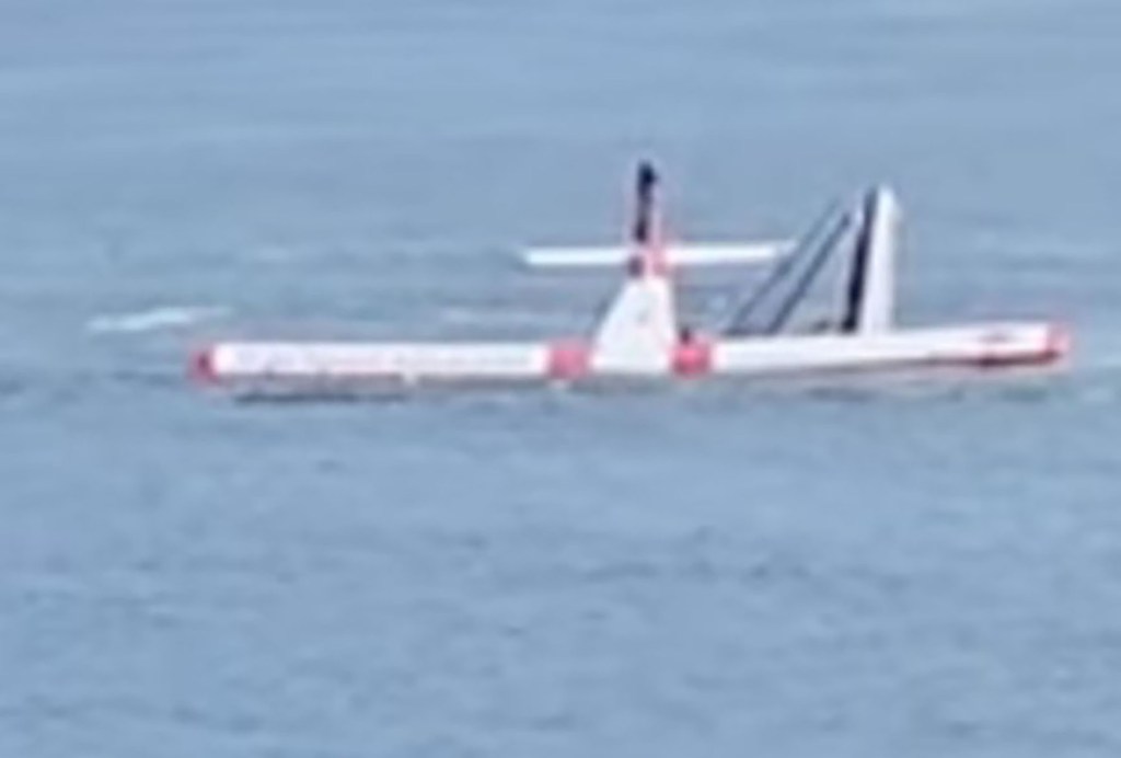 Seaplane crashing into a boat in Vancouver, Canada with several people injured