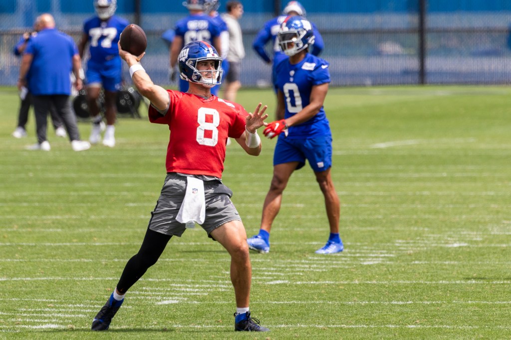 Daniel Jones throws the ball during Giants minicamp in June 2024.