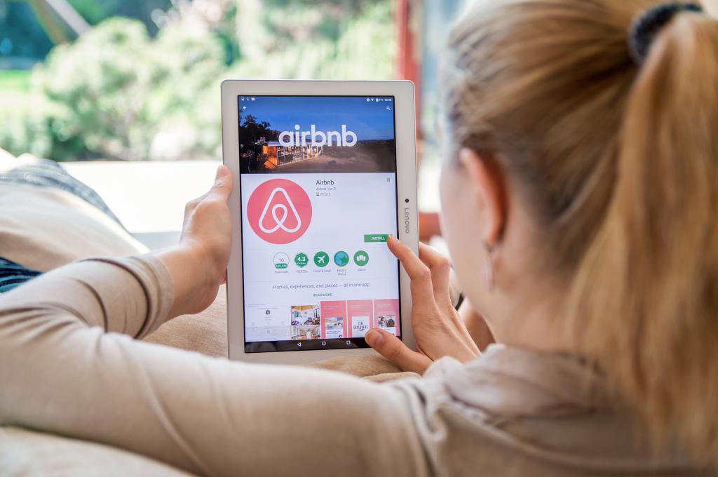 A travel expert passed along tips to protect consumers from Airbnb scammers.