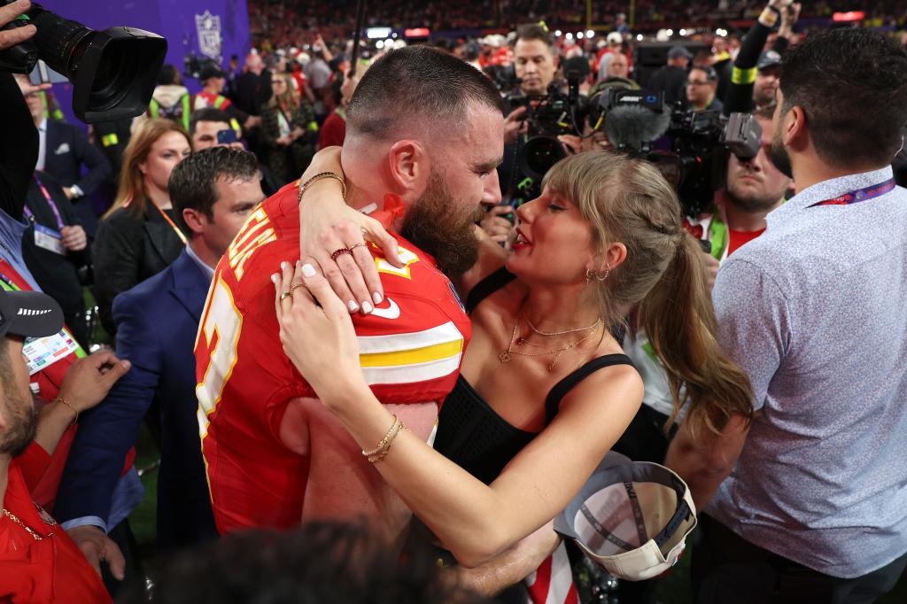 Travis Kelce and Taylor Swift hug at Super Bowl 2024.