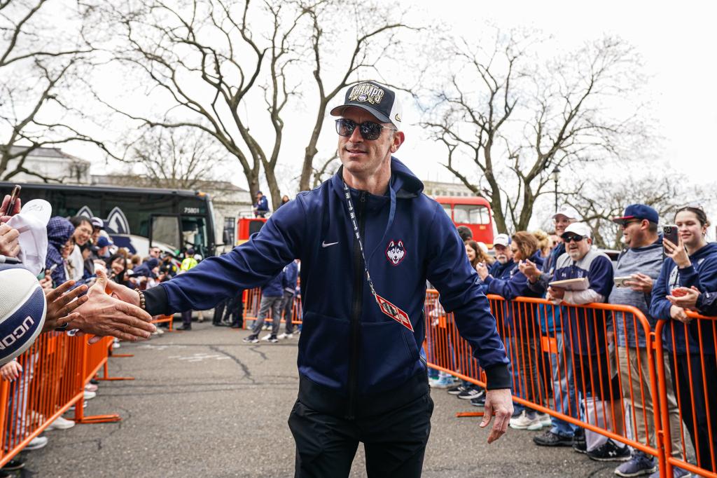 Dan Hurley turned down the Lakers' $70 million offer to stay at UConn.