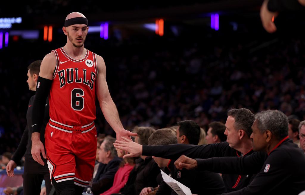  Alex Caruso #6 of the Chicago Bulls reacts as he heads to the bench during the first half against the New York Knicks at Madison Square Garden on April 14, 2024 in New York City.  