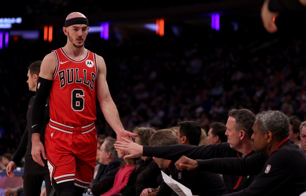  Alex Caruso #6 of the Chicago Bulls reacts as he heads to the bench during the first half against the New York Knicks at Madison Square Garden on April 14, 2024 in New York City.  