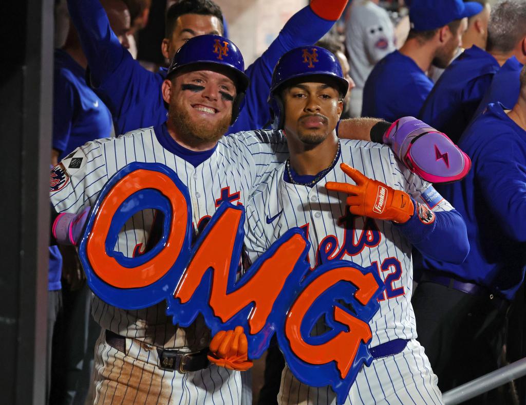 Mets shortstop Francisco Lindor (r.) and center fielder Harrison Bader (l.) celebrate with the 'OMG' sign.