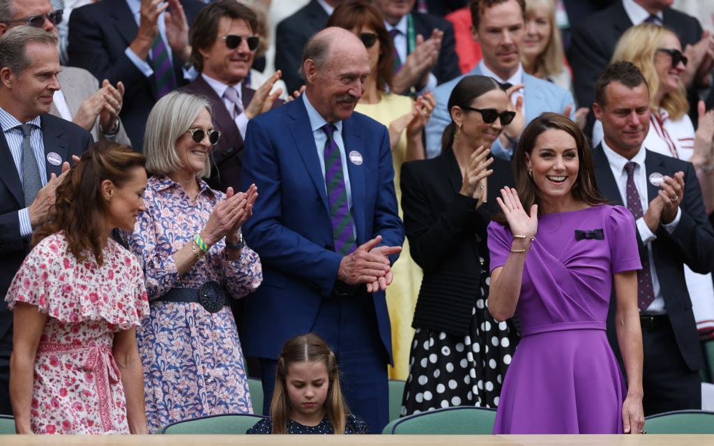 Kate Middleton waves to fans at Wimbeldon