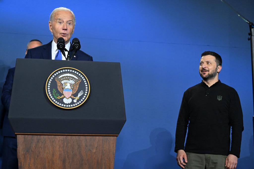 US President Joe Biden speaks alongside Ukraine's President Volodymyr Zelensky.