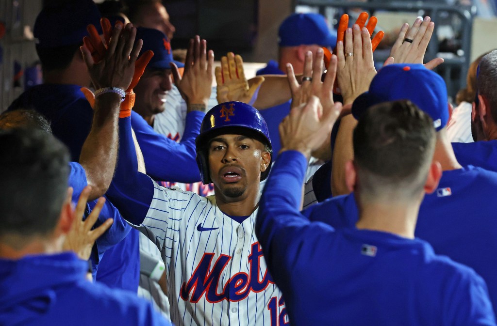 Francisco Lindor accepts congratulations from teammates after hitting a two-run homer in the sixth inning of the Mets' win.