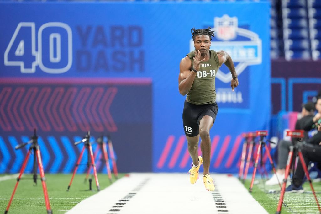 Oregon defensive back Khyree Jackson runs the 40-yard dash at the NFL football scouting combine, Friday, March 1, 2024, in Indianapolis.