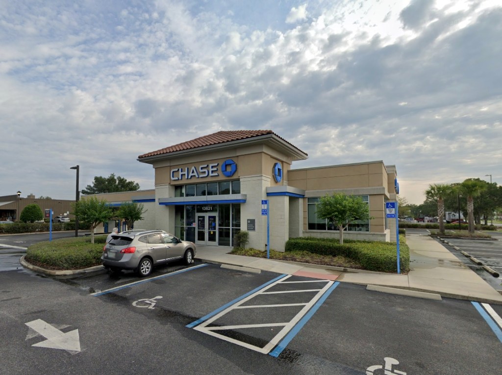 The front of a drive-up Chase bank with a car in front.