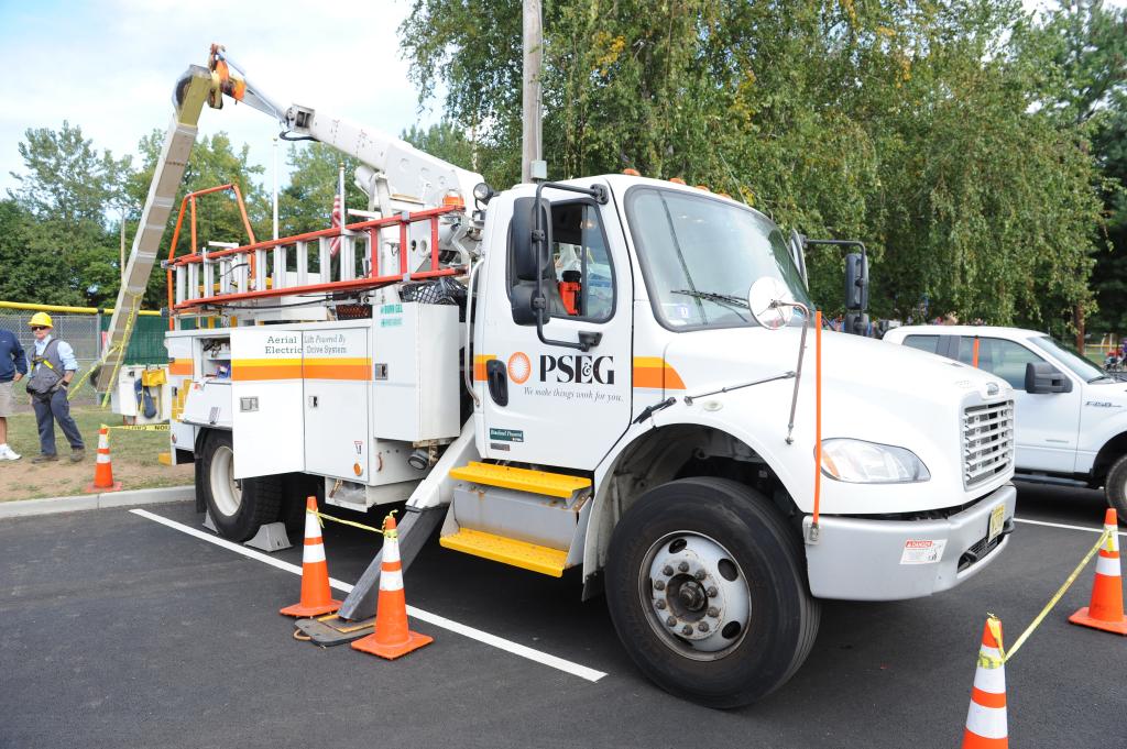 A general view of a PSE&G truck.