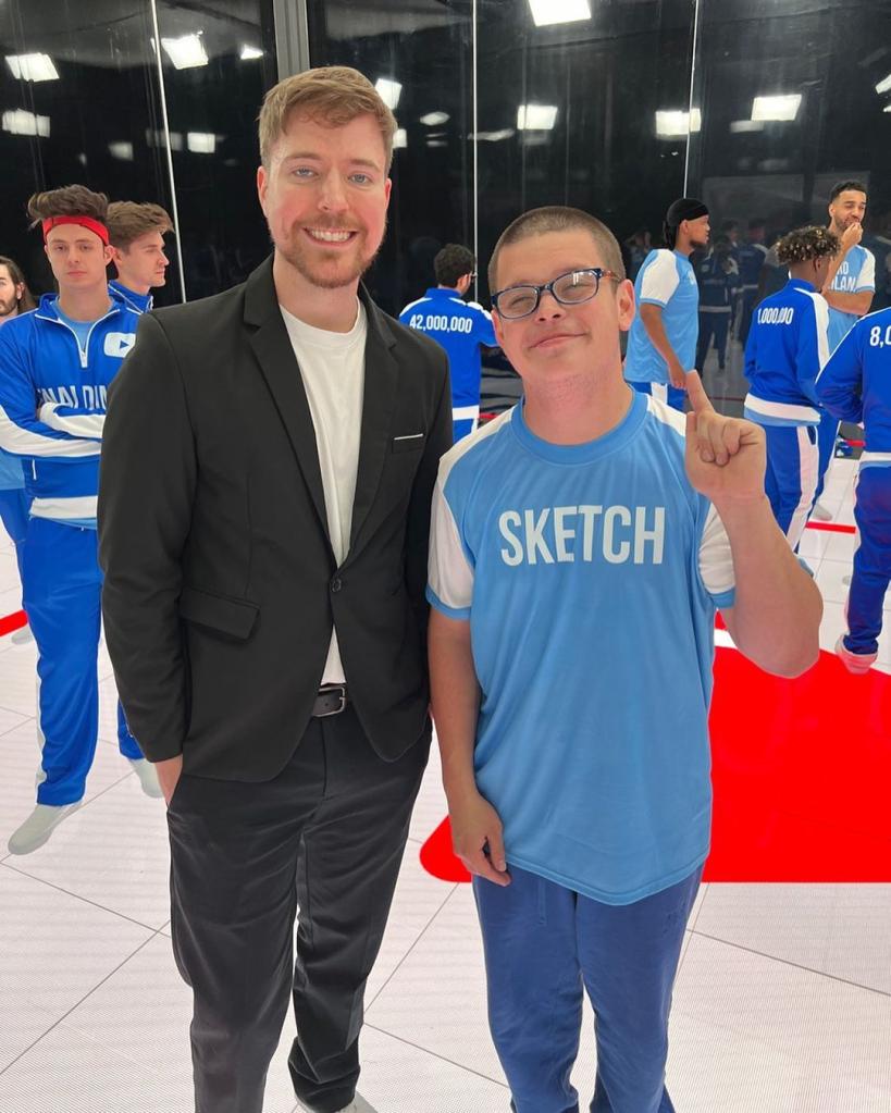 Sketch poses with YouTuber Mr. Beast