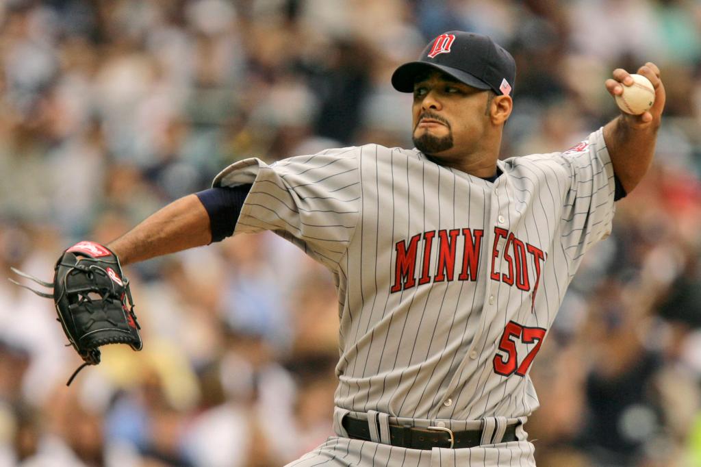 Minnesota Twins' Johan Santana delivers a pitch against the New York Yankees in the first inning of their baseball game at Yankee Stadium in New York, in this July 4, 2007 file photo. 