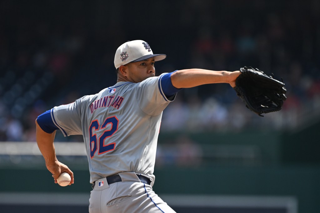 Jose Quintana (62) throws a pitch against the Washington Nationals