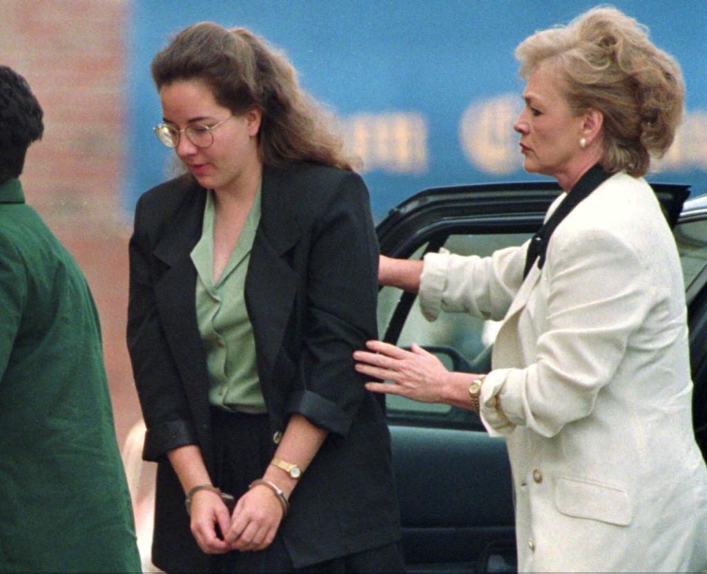 Smith arriving at Union County Courthouse during her trial on July 22, 1995.