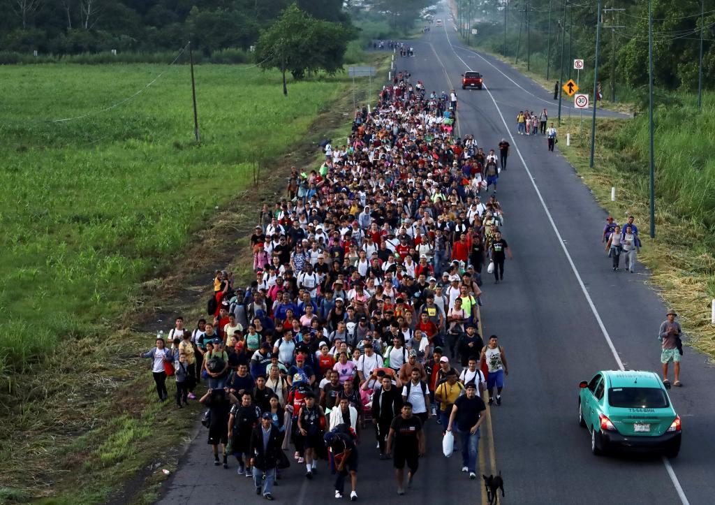 Migrants of different nationalities walk toward the U.S. in a caravan along a road, in Ciudad Hidalgo, Chiapas state, Mexico July 21, 2024. 