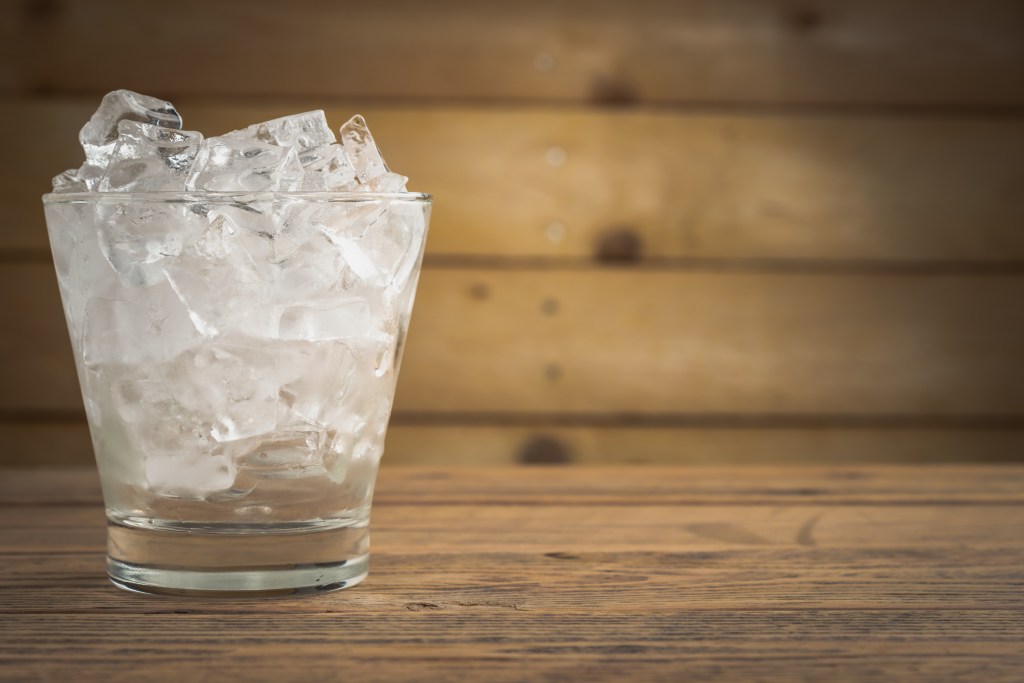 glass of ice 