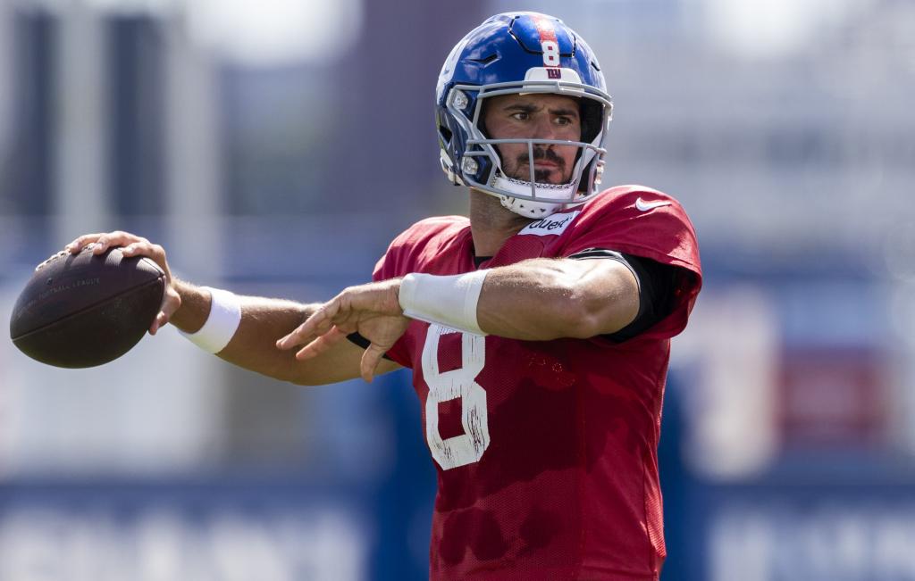 Daniel Jones throws a pass during a recent Giants training camp practice.