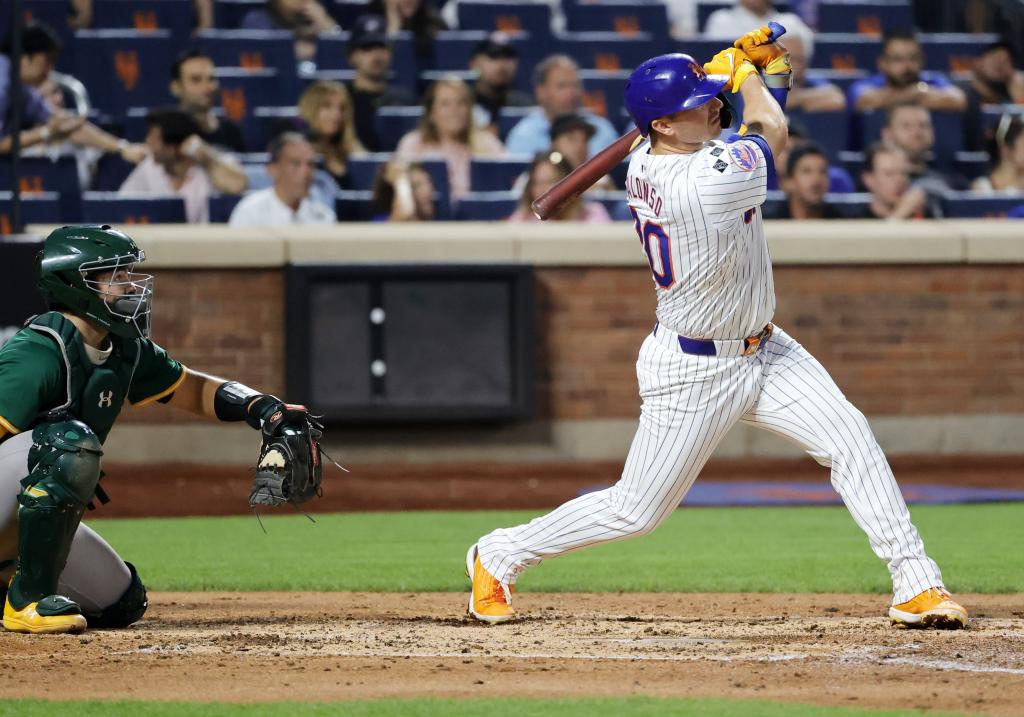 Pete Alonso belts a solo homer in the fourth inning of the Mets' win on Aug. 14, 2024.