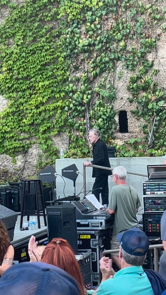 Frankie Valli was seen struggling to climb a short set of stairs onto the stage at the August 3 performance.