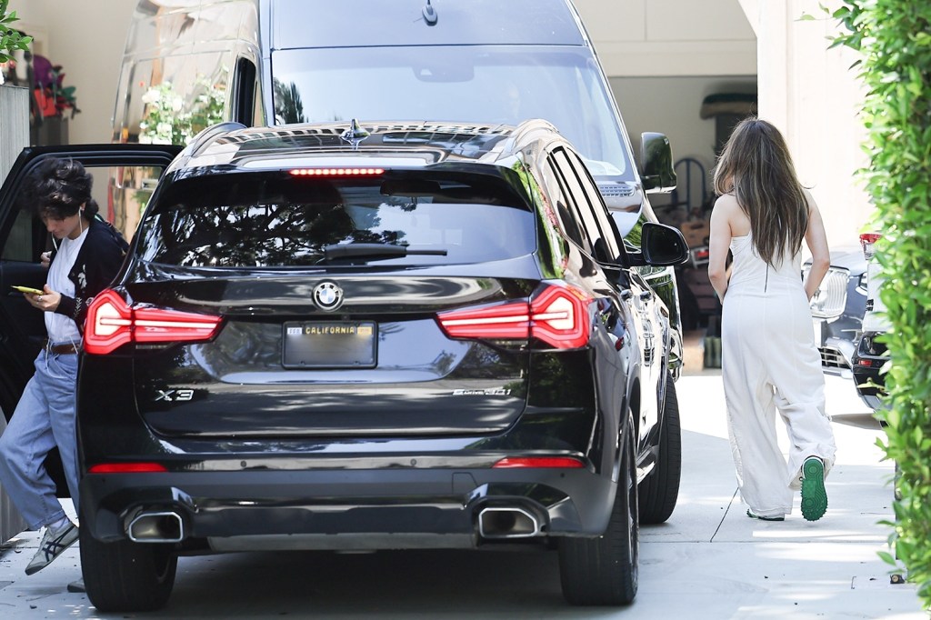 Jennifer Lopez arriving at Jennifer Garner's LA home.