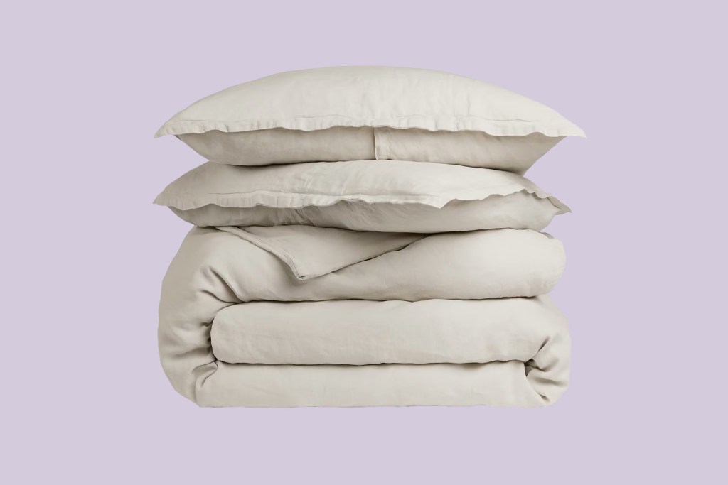 A stack of white pillows and blankets