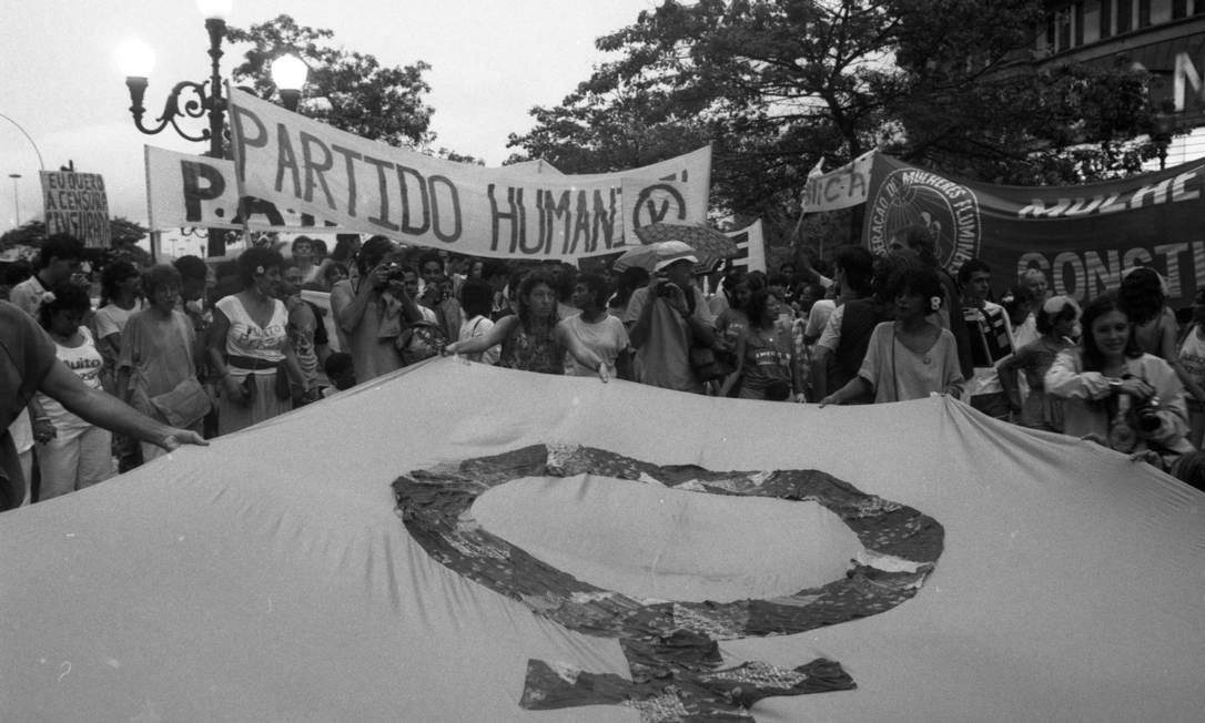 Mulheres participam de manifestação na Avenida Rio Branco e Cinelândia, centro do Rio; Brasil perde pontos em índice por previdência das mulheres. Foto: Antonio Nery / Agência O Globo Agência O Globo