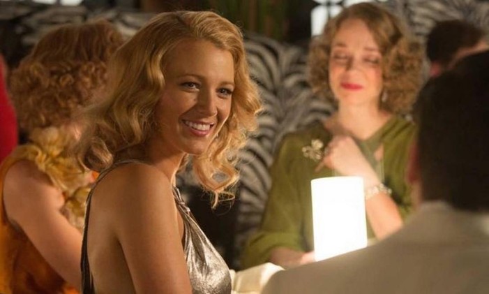 Blake Lively em 'Café Society' Foto: Divulgação