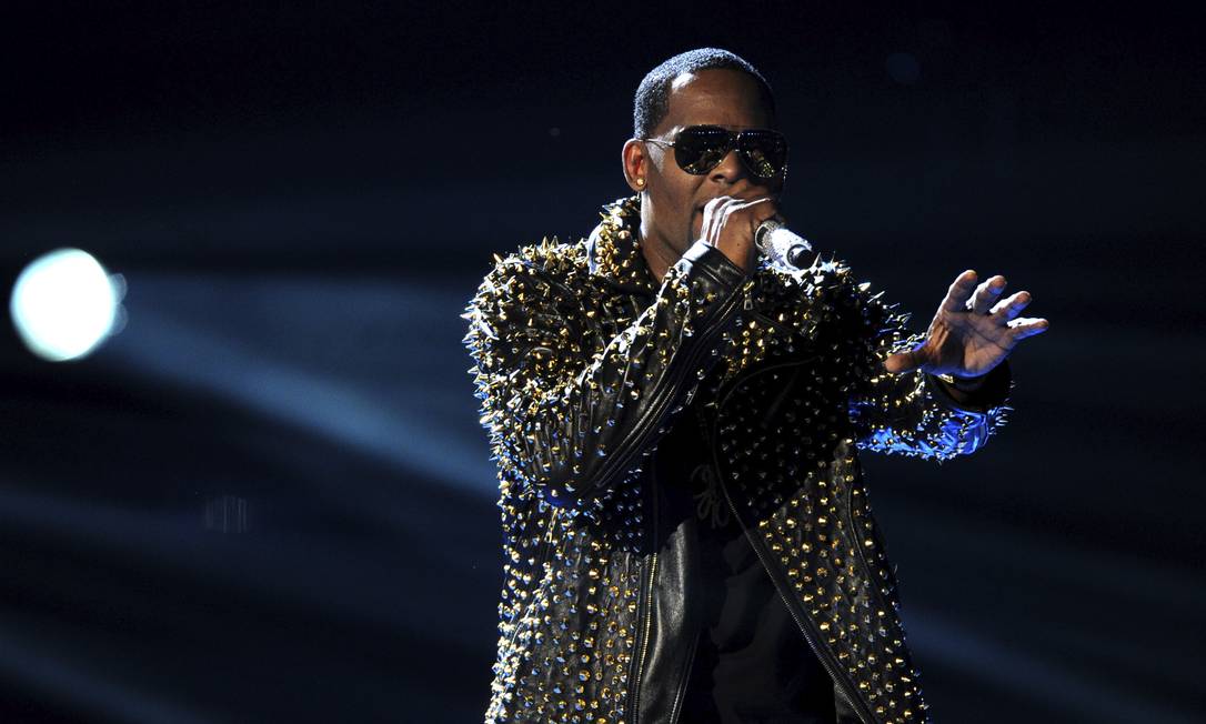 R. Kelly é acusado de abusar de mulheres em um 'culto religioso' Foto: Frank Micelotta / Frank Micelotta/Invision/AP