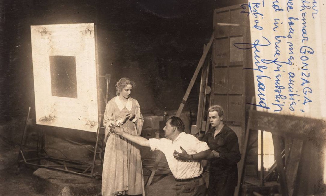 Fritz Lang dirige cena do clássico "Metropolis" (1927) Foto: Divulgação/Cinédia