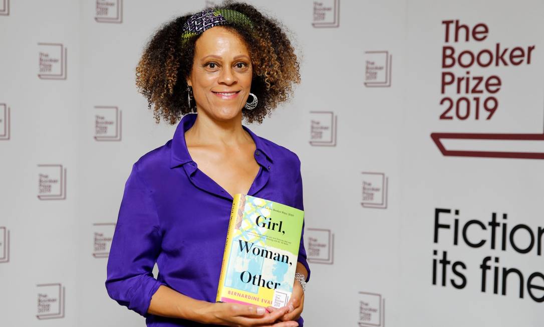 A escritora Bernardine Evaristo, autora de 'Garota, mulher, outras', obra vencedora do Man Booker Prize 2019 Foto: TOLGA AKMEN / AFP