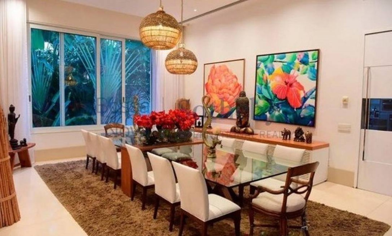 A sala de jantar da mansão de Xuxa, vendida por R$ 45 milhões Foto: Divulgação