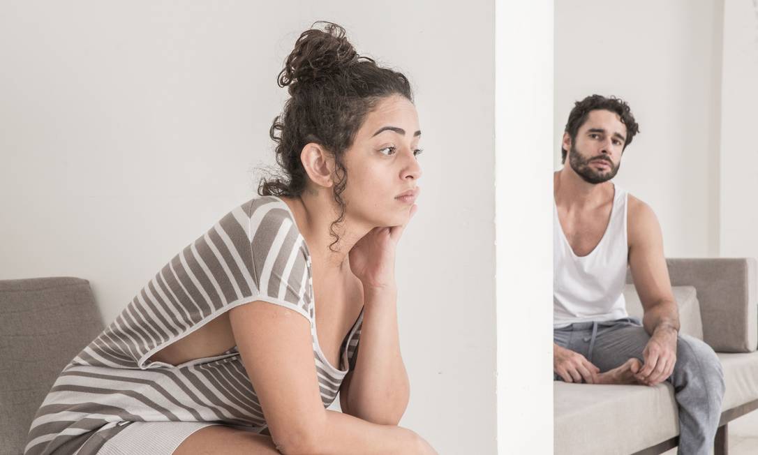 Pri Helena e Rafael Baronesi protagonizam a peça “Nerium Park” Foto: Renato Mangolin / Divulgação
