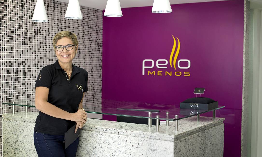 Regina Jordão, da Pello Menos: limpeza de cabine agora na frente da cliente
Foto: Fábio Rossi / Agência O Globo