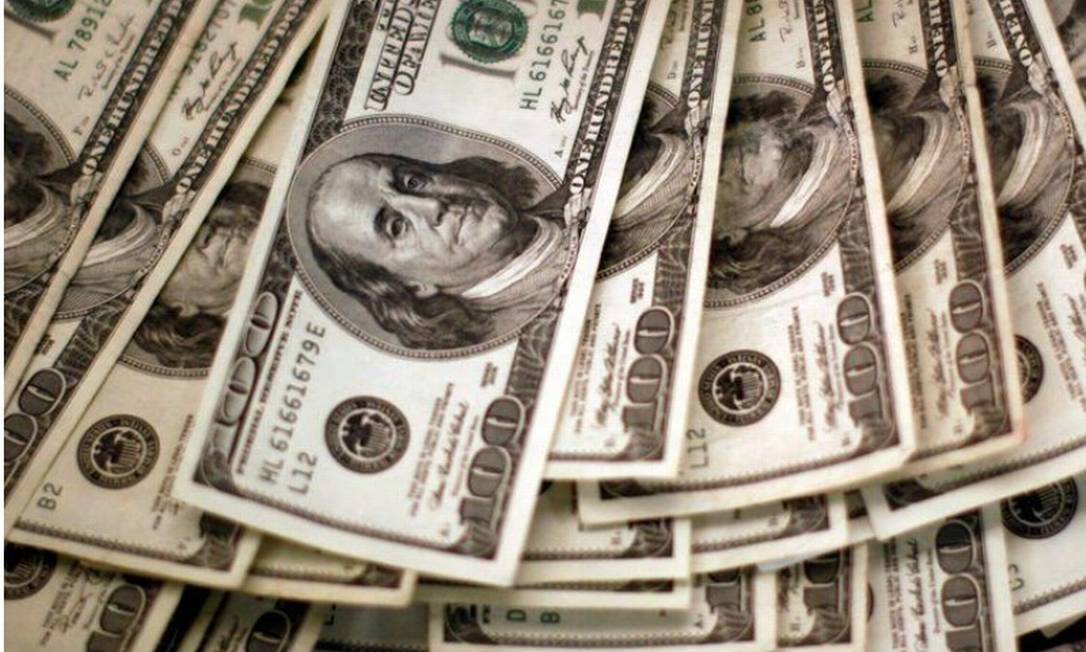 Dólar opera abaixo dos R$ 5,10, ajudado por fluxo estrangeiro. Foto: Reuters