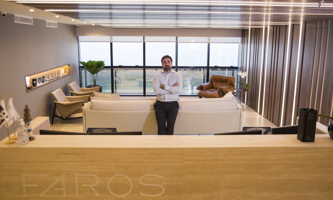 Samy Botsman, cofundador da Faros, acaba de contratar a assessoria americana Lazard para estruturar um projeto que a transformará em corretora “light”, que opera pelo modelo de conta e ordem, como intermediária de uma corretora maior Foto: Maria Isabel Oliveira / Agência O Globo