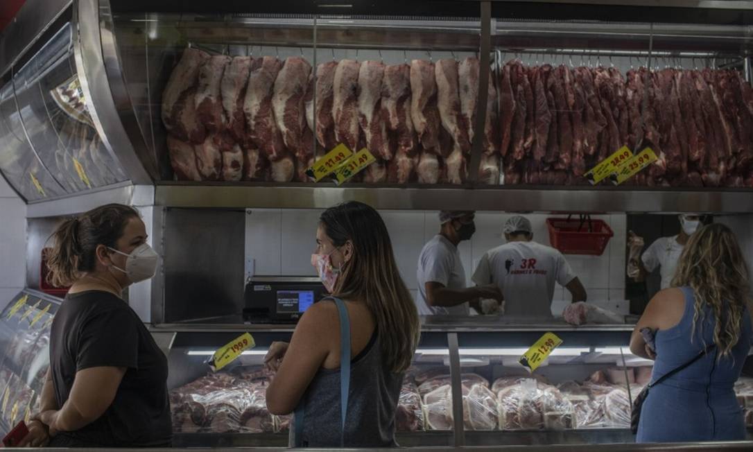 A carne vem encarecendo com a alta do consumo mundial e a valorização do dólar Foto: Bloomberg