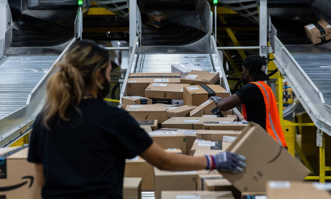 amazon vai promover loteria e ofrecer prêmios em dinheiro para quem se vacinar Foto: Rachel Jessen / Bloomberg