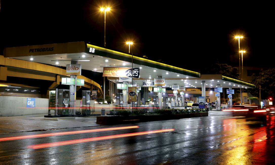 O preço da gasolina pressinou a inflação de agosto, que foi a maior para o mês em 21 anos Foto: Marcelo Theobald / Agência O Globo