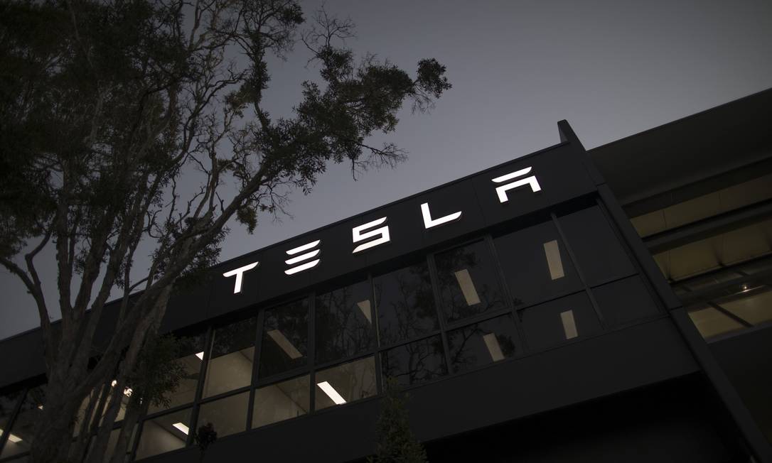 Tesla enfrenta mais um processo de racismo Foto: Brent Lewin / Bloomberg